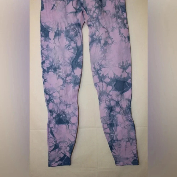 NWT Pink Active by Victoria’s Secret Tie Dye Seamless Stretchy Leggings Small - Picture 10 of 10